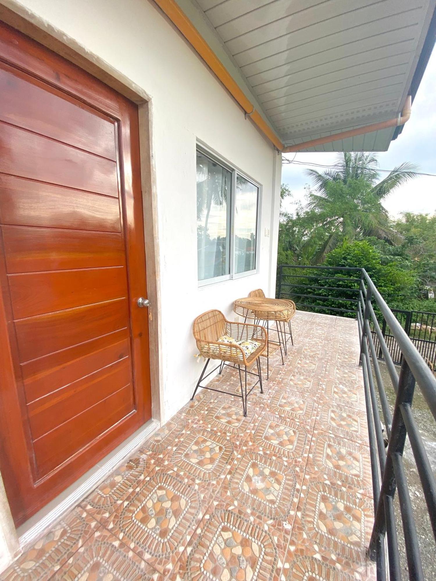Coconut Inn Moalboal Exterior photo