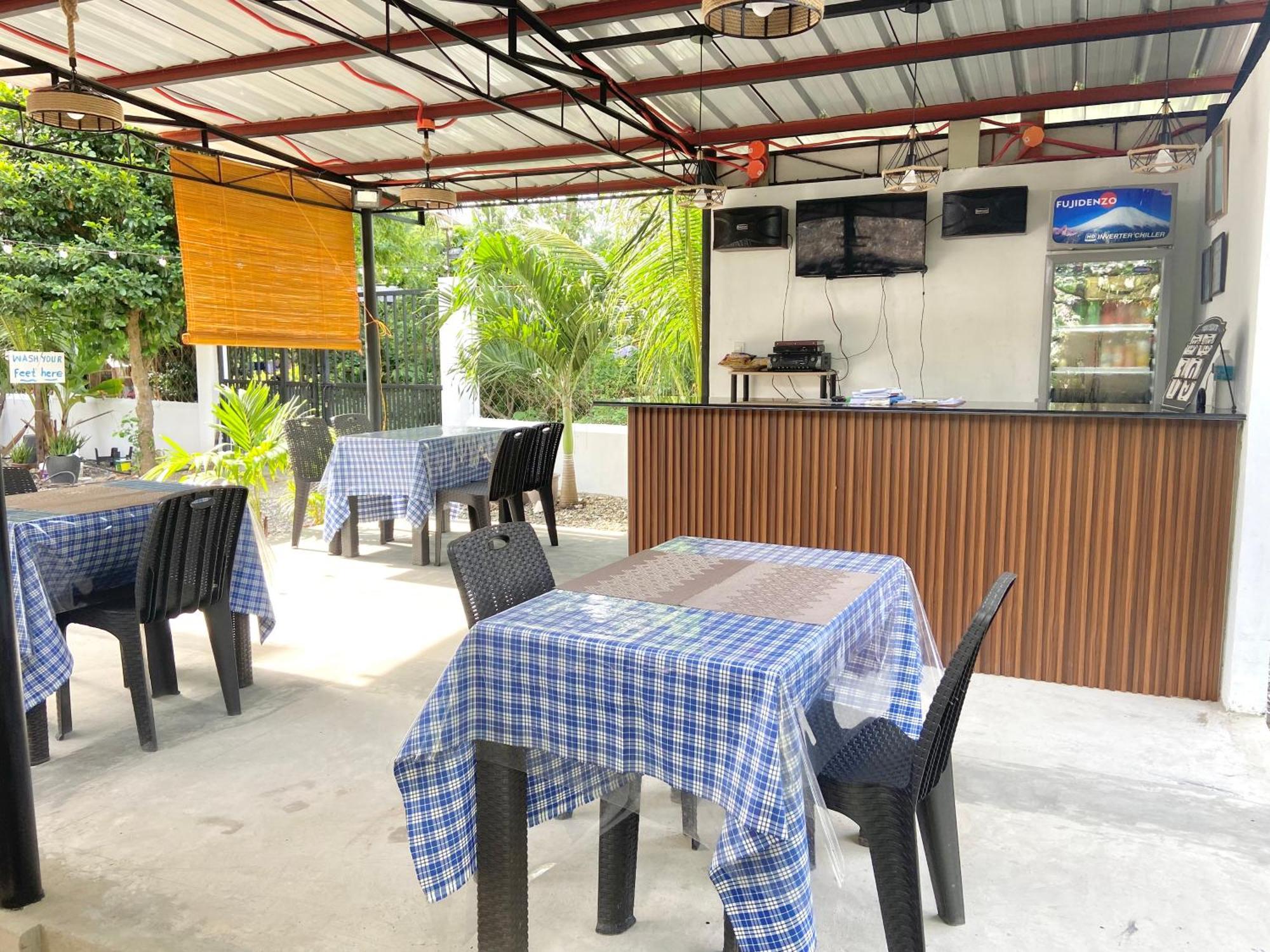Coconut Inn Moalboal Exterior photo